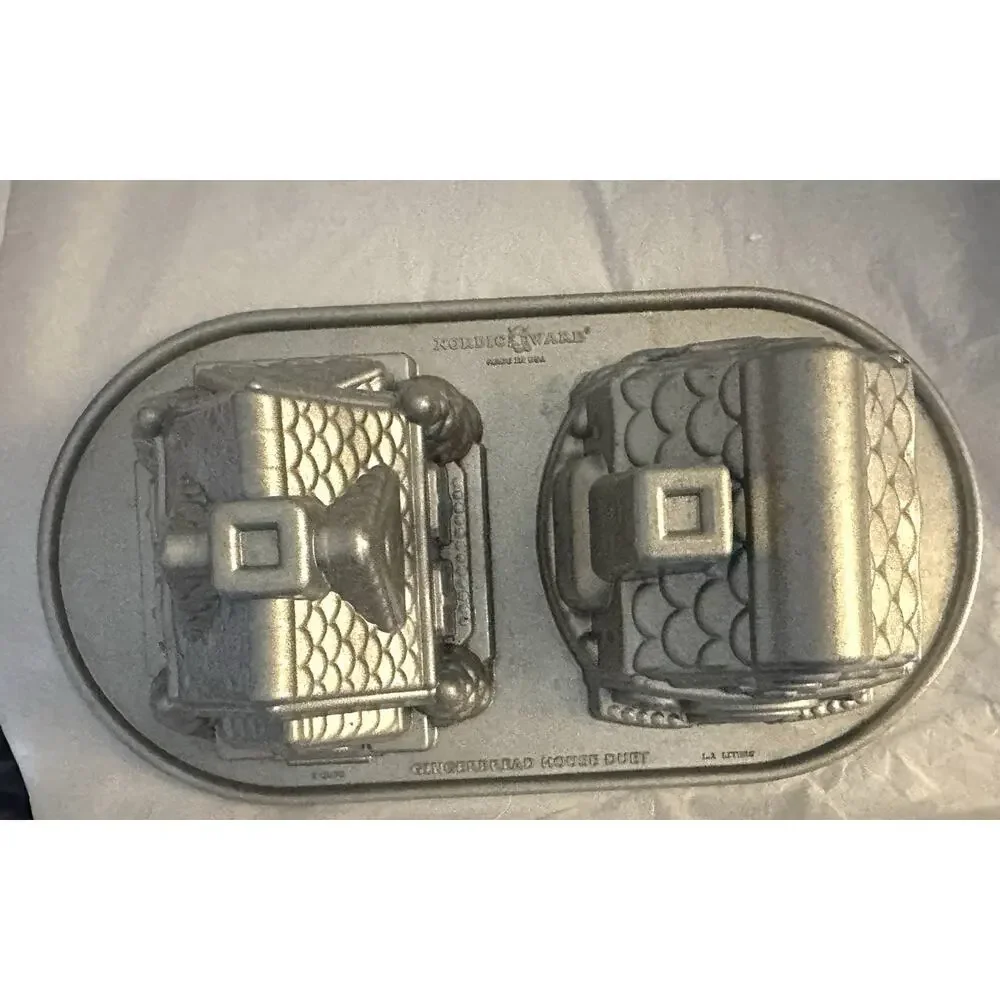 New Nordic Ware Gingerbread House Christmas Cake Mold Bundt Pan Duet 5Cup Heavy